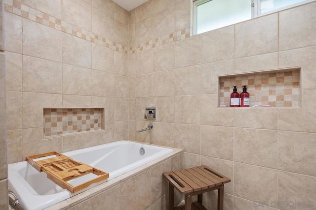 6429 La Vanco Ct, Carlsbad, CA 92009