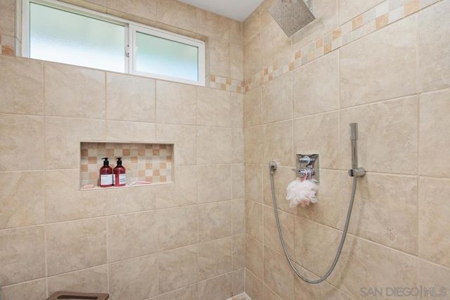 6429 La Vanco Ct, Carlsbad, CA 92009