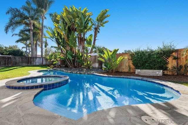 6429 La Vanco Ct, Carlsbad, CA 92009