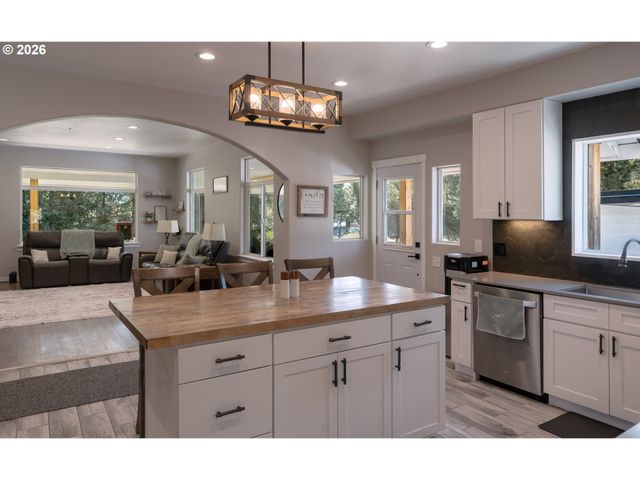 29500 Ne WILSONVILLE Rd, Newberg, OR 97132