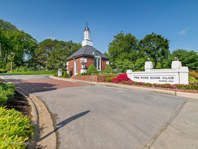 1604 Burr Ridge Club, Burr Ridge, IL 60527