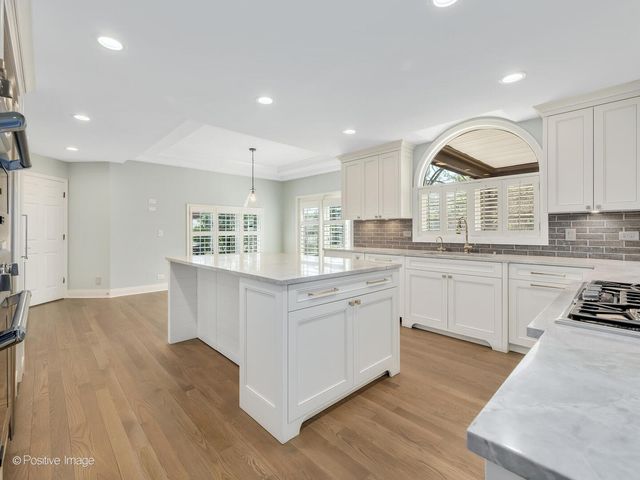 1604 Burr Ridge Club, Burr Ridge, IL 60527
