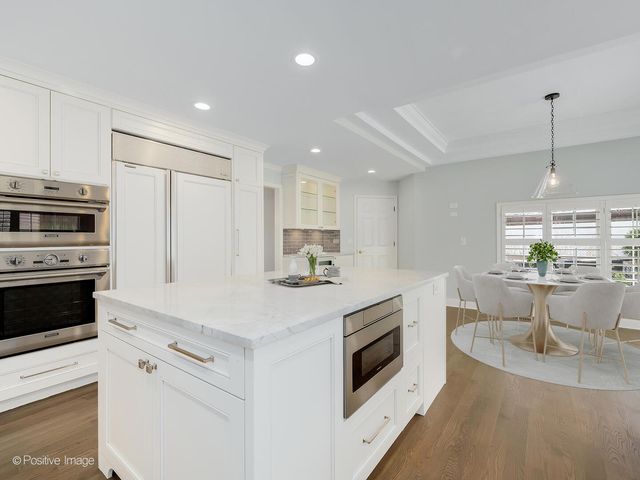 1604 Burr Ridge Club, Burr Ridge, IL 60527