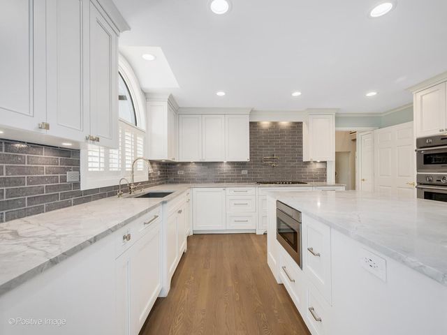1604 Burr Ridge Club, Burr Ridge, IL 60527