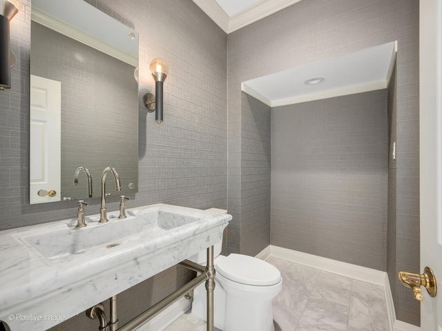 1604 Burr Ridge Club, Burr Ridge, IL 60527