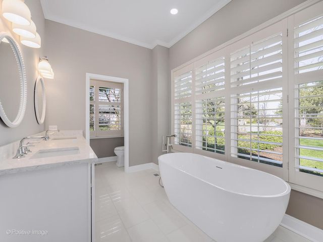 1604 Burr Ridge Club, Burr Ridge, IL 60527