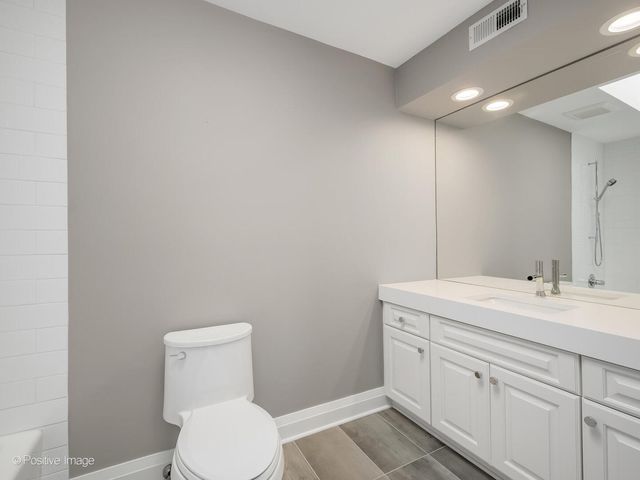 1604 Burr Ridge Club, Burr Ridge, IL 60527