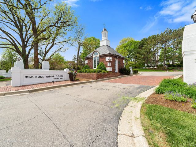 1604 Burr Ridge Club, Burr Ridge, IL 60527