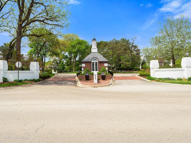 1604 Burr Ridge Club, Burr Ridge, IL 60527