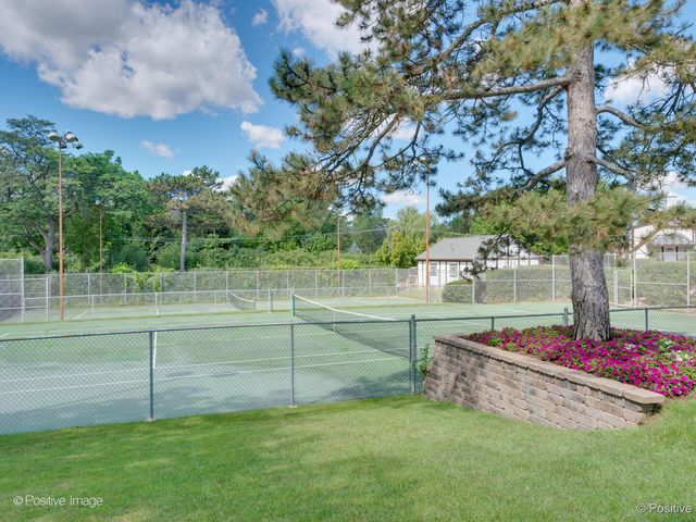1604 Burr Ridge Club, Burr Ridge, IL 60527