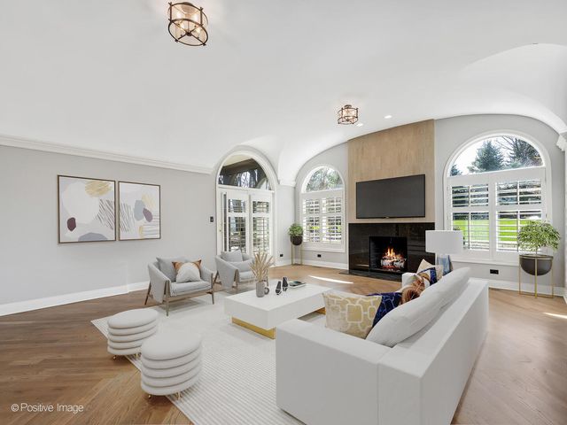 1604 Burr Ridge Club, Burr Ridge, IL 60527