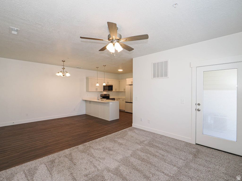 Image 13 of property listing at 13742 S HANLEY LN #GG202, Riverton, UT 84096