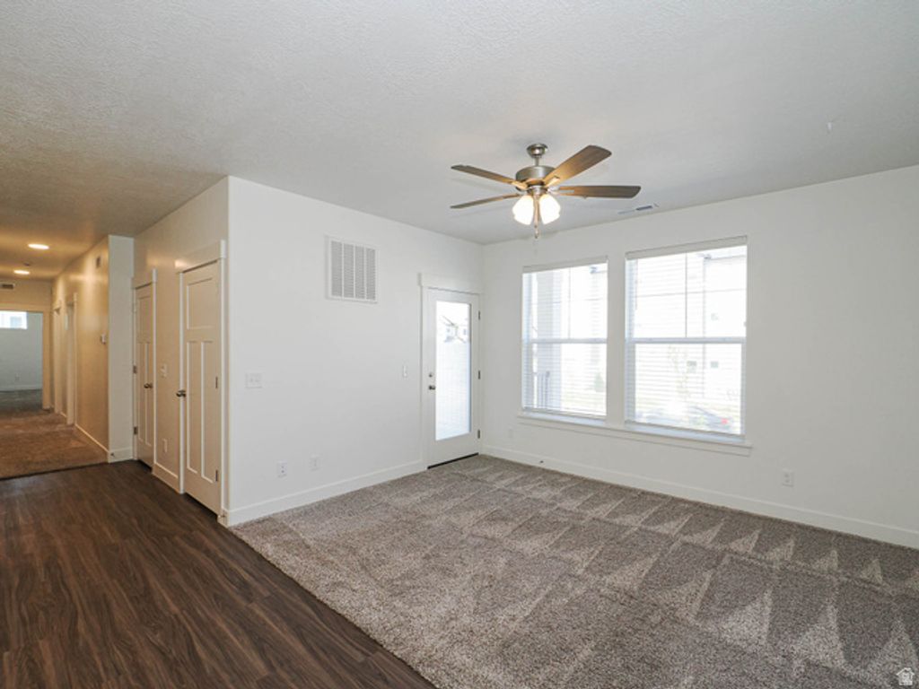 Image 4 of property listing at 13742 S HANLEY LN #GG202, Riverton, UT 84096