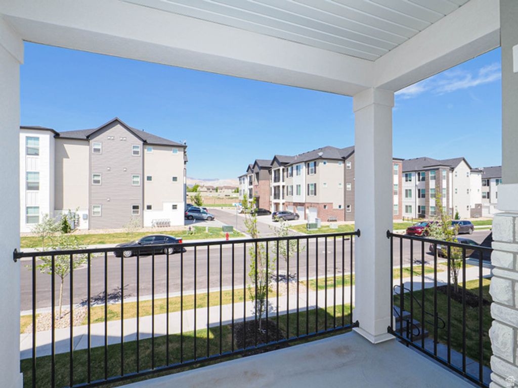 Image 6 of property listing at 13742 S HANLEY LN #GG202, Riverton, UT 84096