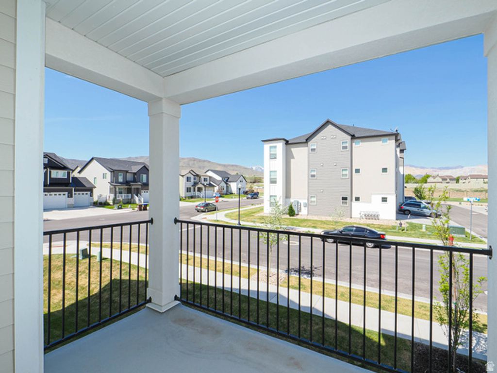 Image 7 of property listing at 13742 S HANLEY LN #GG202, Riverton, UT 84096