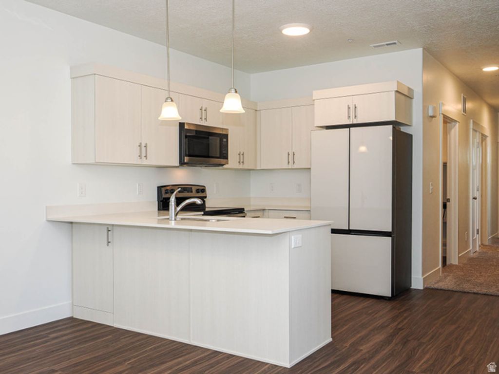 Image 8 of property listing at 13742 S HANLEY LN #GG202, Riverton, UT 84096