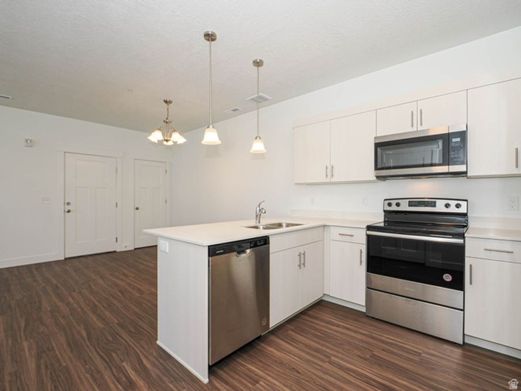 Image 9 of property listing at 13742 S HANLEY LN #GG202, Riverton, UT 84096