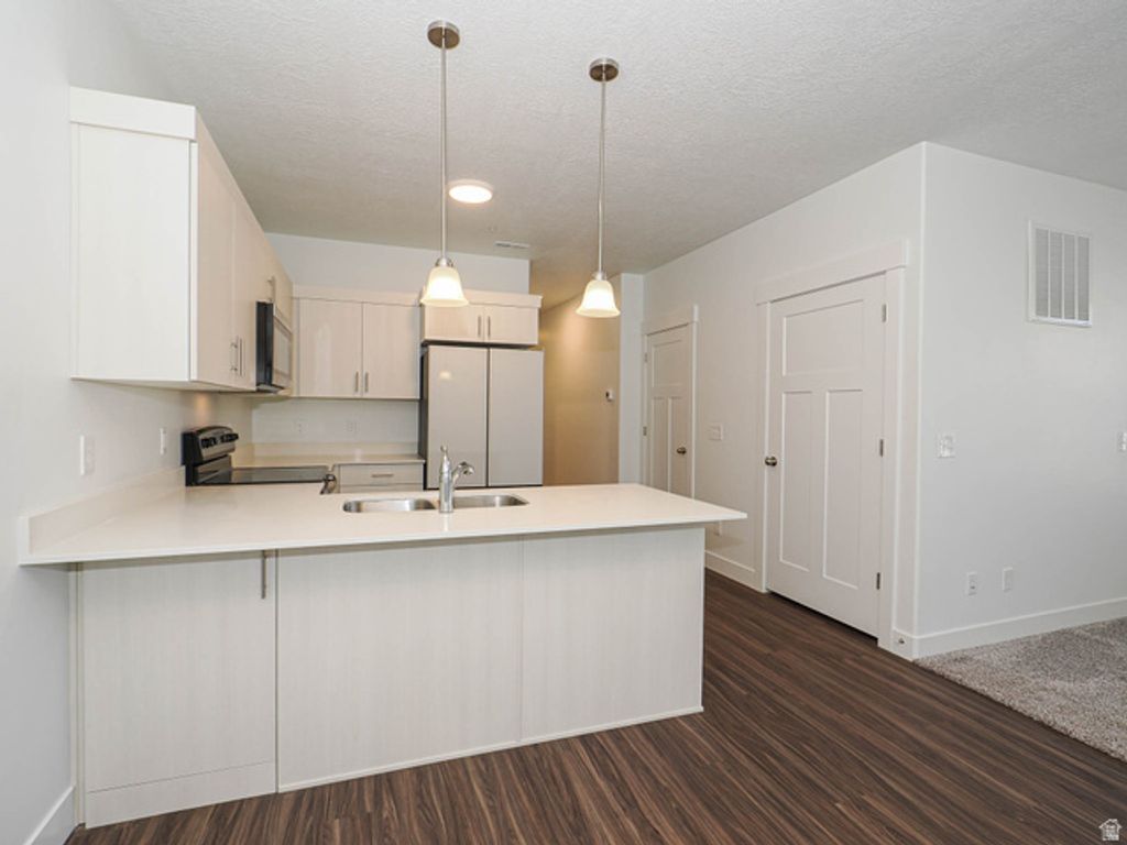 Image 10 of property listing at 13742 S HANLEY LN #GG202, Riverton, UT 84096