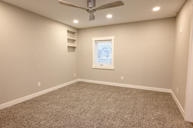 5495 NW 66th Avenue, Johnston, IA 50131