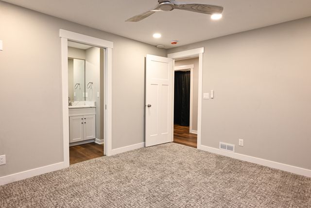 5495 NW 66th Avenue, Johnston, IA 50131