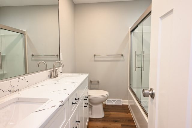 5495 NW 66th Avenue, Johnston, IA 50131