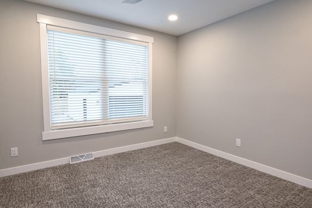 5495 NW 66th Avenue, Johnston, IA 50131