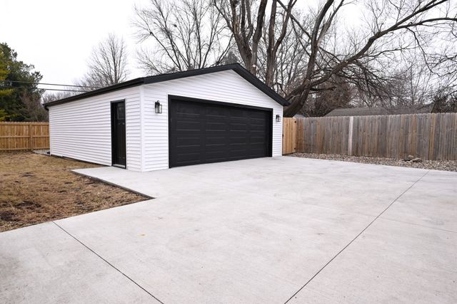 5495 NW 66th Avenue, Johnston, IA 50131