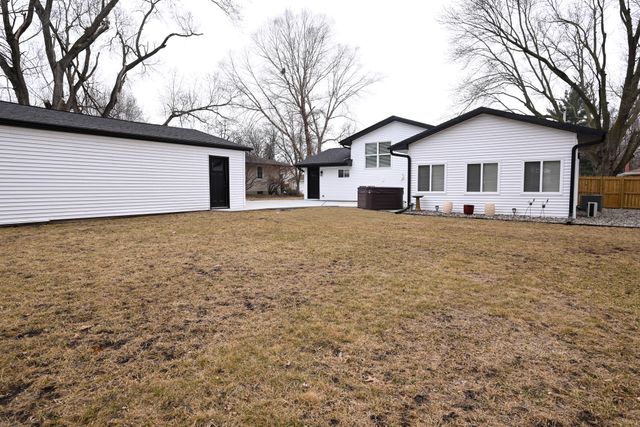 5495 NW 66th Avenue, Johnston, IA 50131