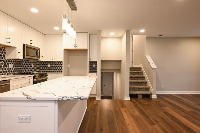 5495 NW 66th Avenue, Johnston, IA 50131