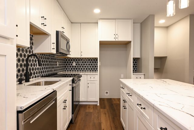 5495 NW 66th Avenue, Johnston, IA 50131