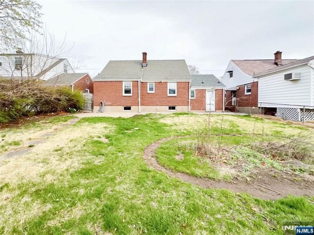 68 17th Avenue, Elmwood Park, NJ 07407