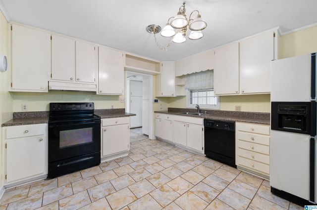 923 HERITAGE DRIVE, Sylacauga, AL 35150