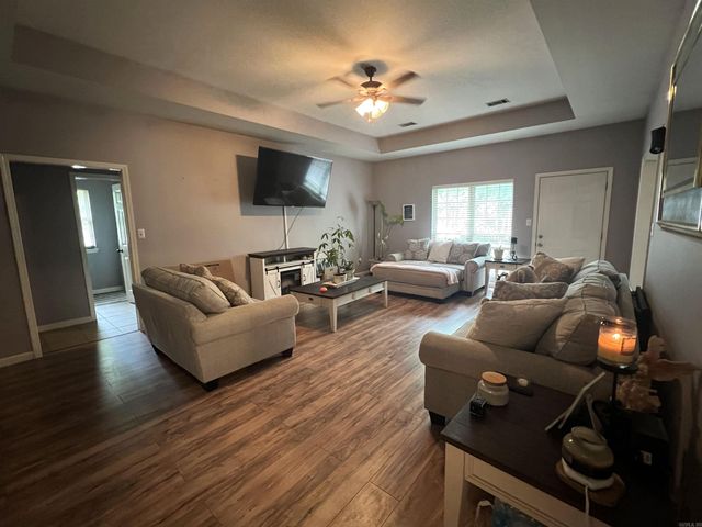 368 Meadow Creek Drive, Benton, AR 72015
