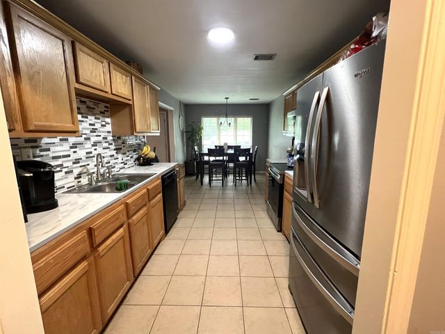 368 Meadow Creek Drive, Benton, AR 72015
