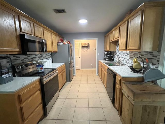 368 Meadow Creek Drive, Benton, AR 72015