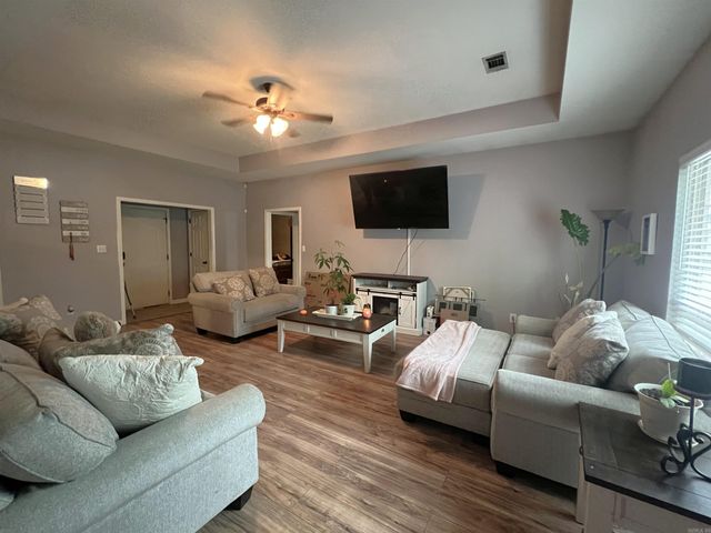 368 Meadow Creek Drive, Benton, AR 72015