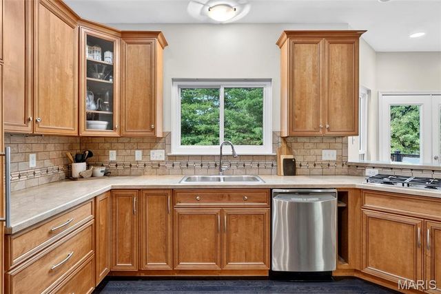 16301 Autumn Crest Court, Ellisville, MO 63011