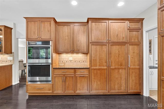 16301 Autumn Crest Court, Ellisville, MO 63011