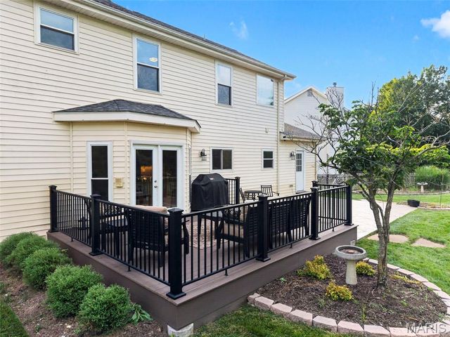 16301 Autumn Crest Court, Ellisville, MO 63011