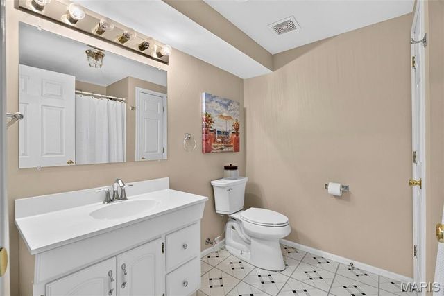 16301 Autumn Crest Court, Ellisville, MO 63011