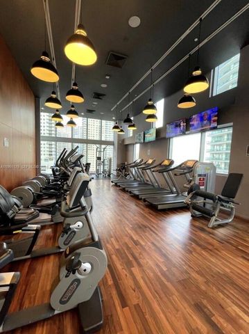 1300 Brickell Bay Dr 2405, Miami, FL 33131