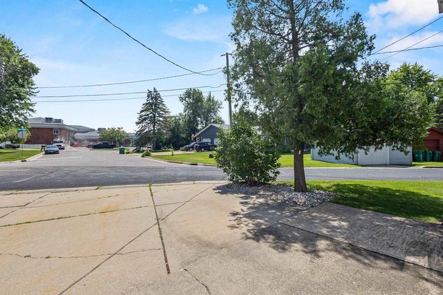 5904 Lake Edge Road, Mcfarland, WI 53558