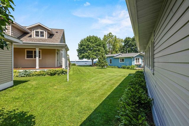 5904 Lake Edge Road, Mcfarland, WI 53558
