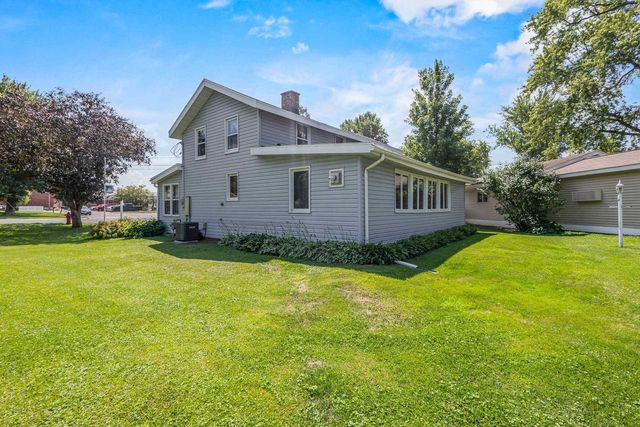 5904 Lake Edge Road, Mcfarland, WI 53558