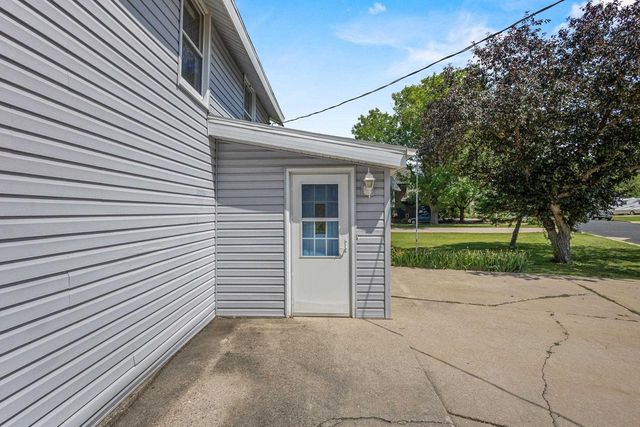 5904 Lake Edge Road, Mcfarland, WI 53558