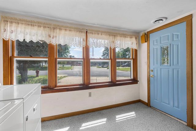 5904 Lake Edge Road, Mcfarland, WI 53558