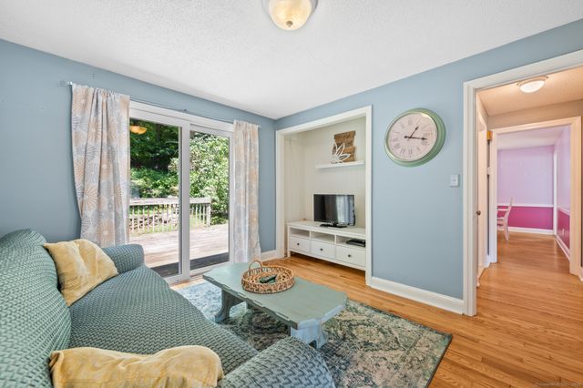 201 Hollister Street, Manchester, CT 06042