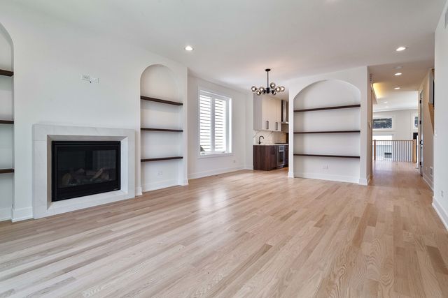 5355 N Melvina Avenue, Chicago, IL 60630