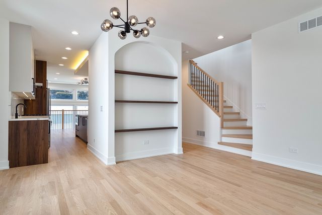 5355 N Melvina Avenue, Chicago, IL 60630
