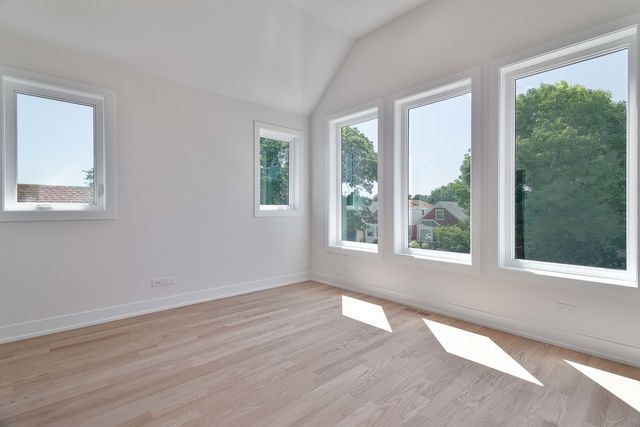 5355 N Melvina Avenue, Chicago, IL 60630